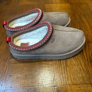 Size 6 kids tazzman uggs